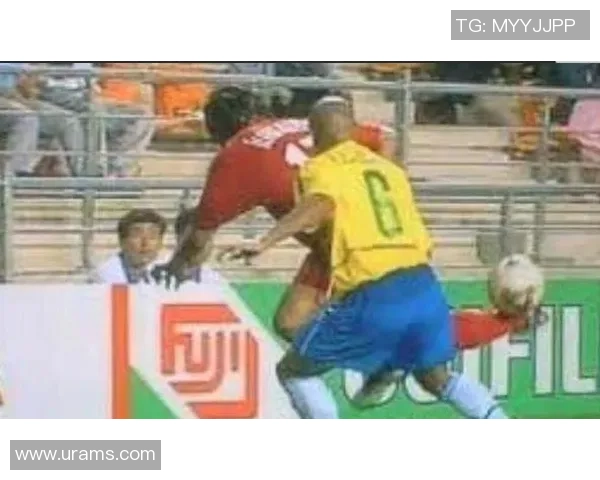 蓝锁的足球明星背后的故事与荣耀探秘